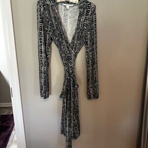 Diane Von Furstenberg Knit Wrap dress Size 10